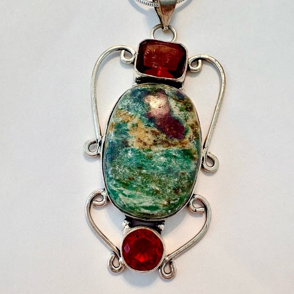 2 1/2 inch, silver, Ruby in Fuchsite, and 2 Garnets, pendant on silver chain. - Picture 1 of 5
